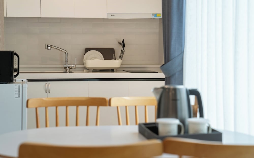 객실 내 식사 공간