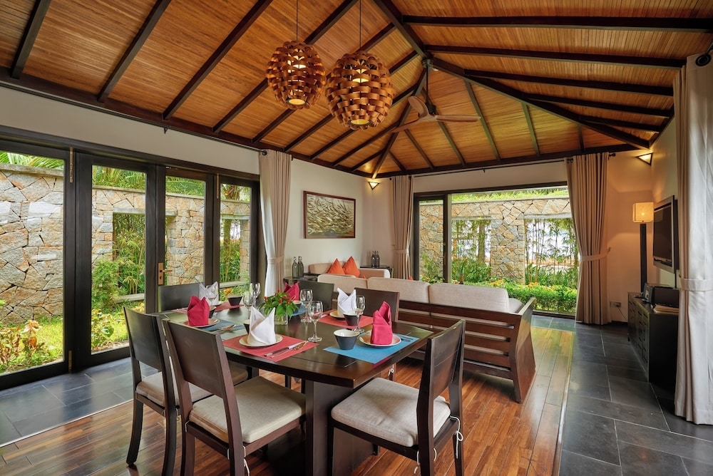 객실 내 식사 공간