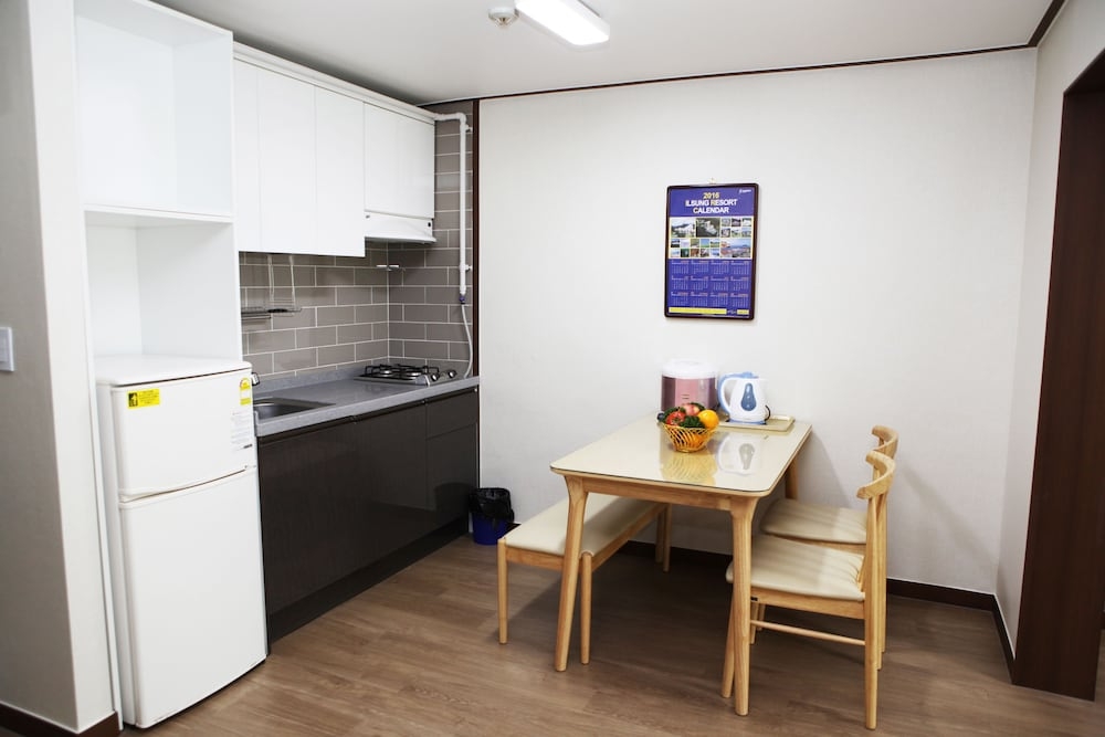 객실 내 식사 공간