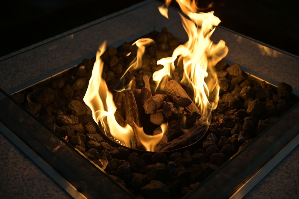 숙박 시설 정면 - 저녁/밤