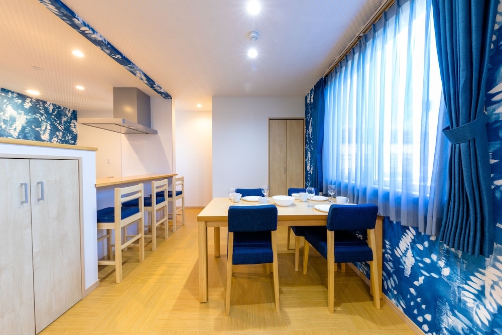 객실 내 식사 공간