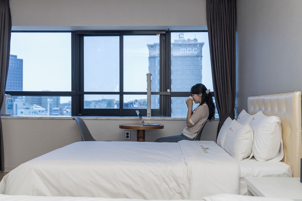 숙박 시설에서 보는 시내 전망