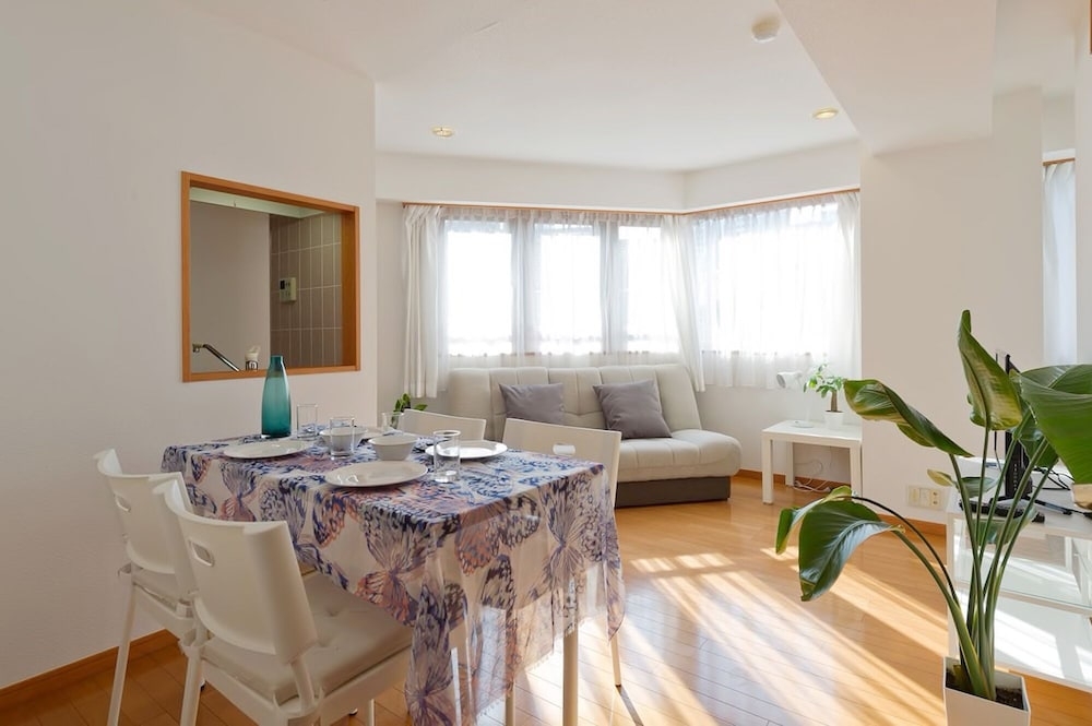 객실 내 식사 공간