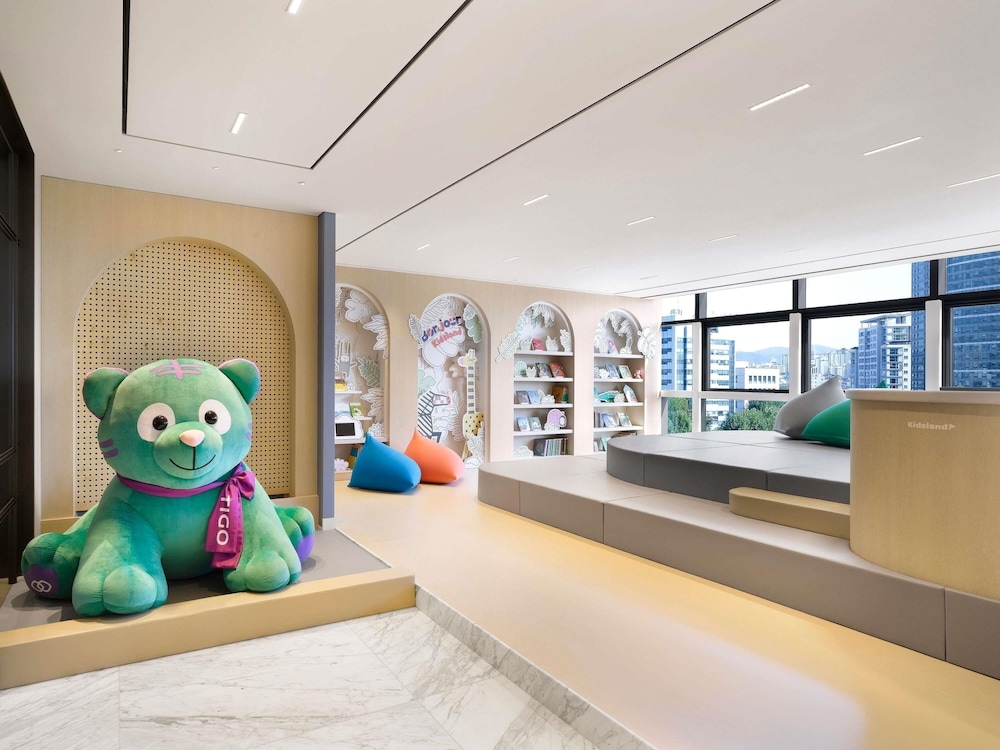 어린이 놀이 공간 - 실내