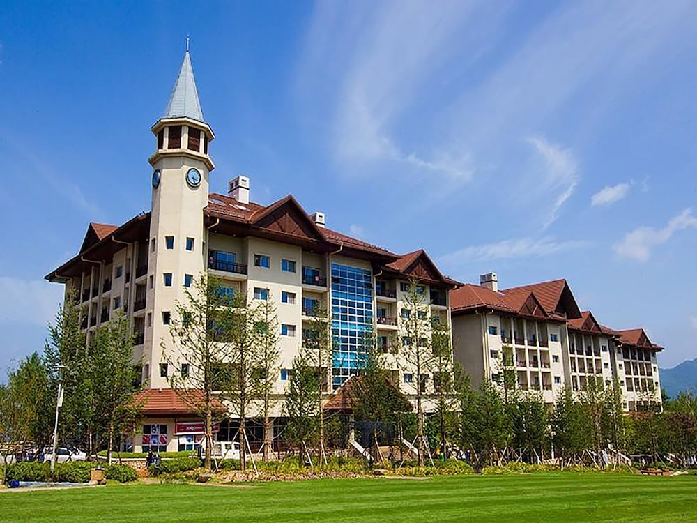 숙박 시설 입구