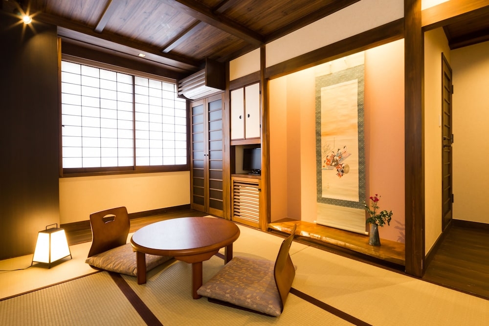 객실 내 식사 공간