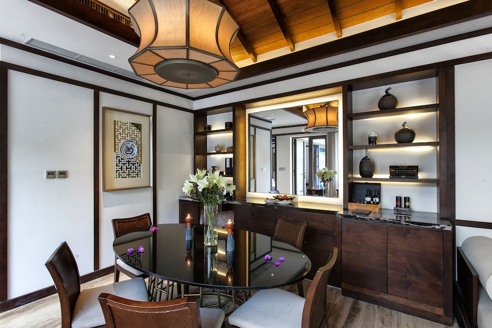 객실 내 식사 공간