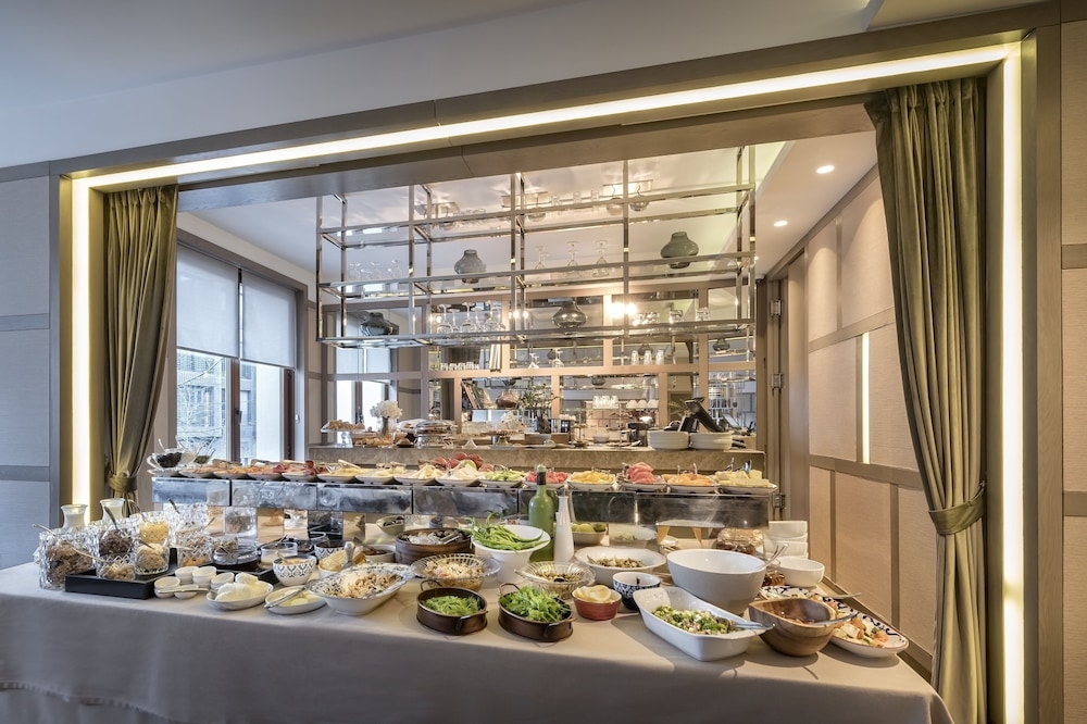 뷔페 아침 식사