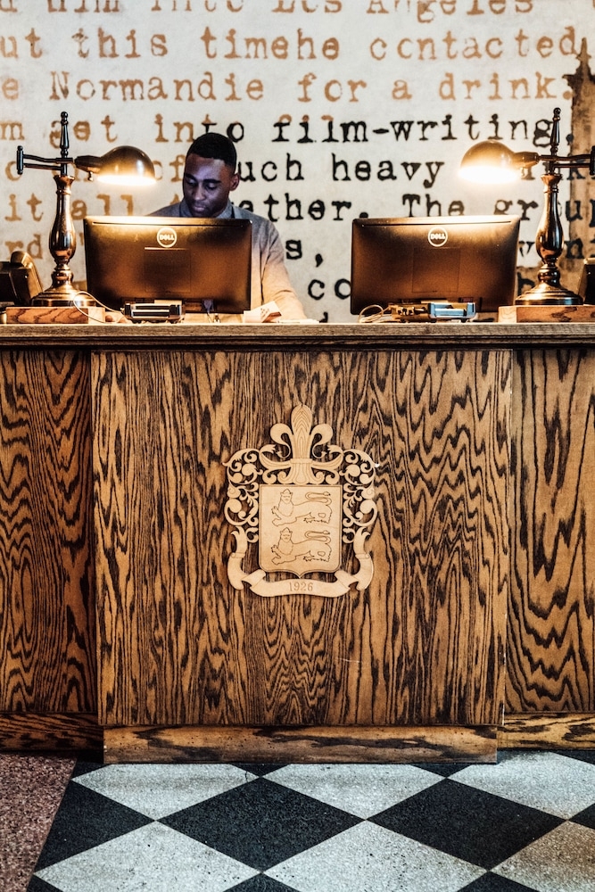 체크인/체크아웃 키오스크