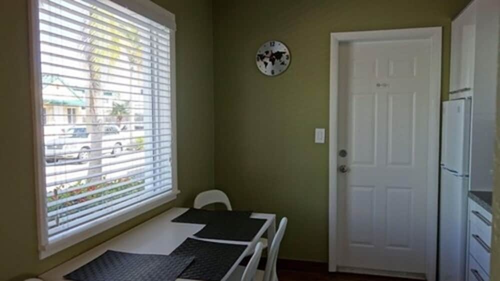 객실 내 식사 공간