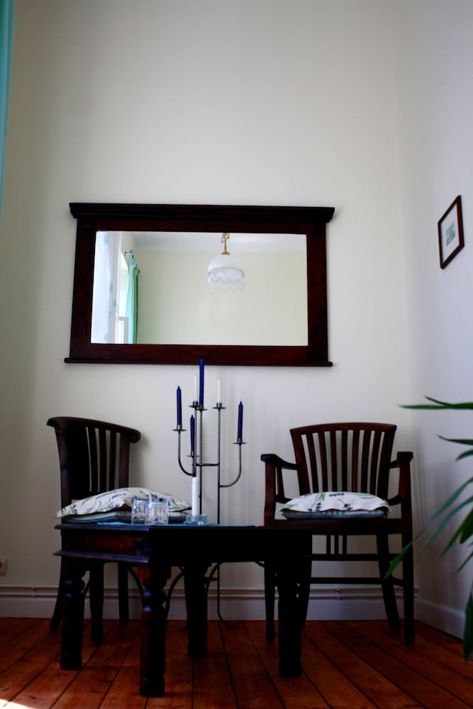 객실 내 식사 공간