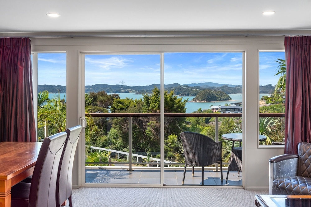 객실 내 식사 공간