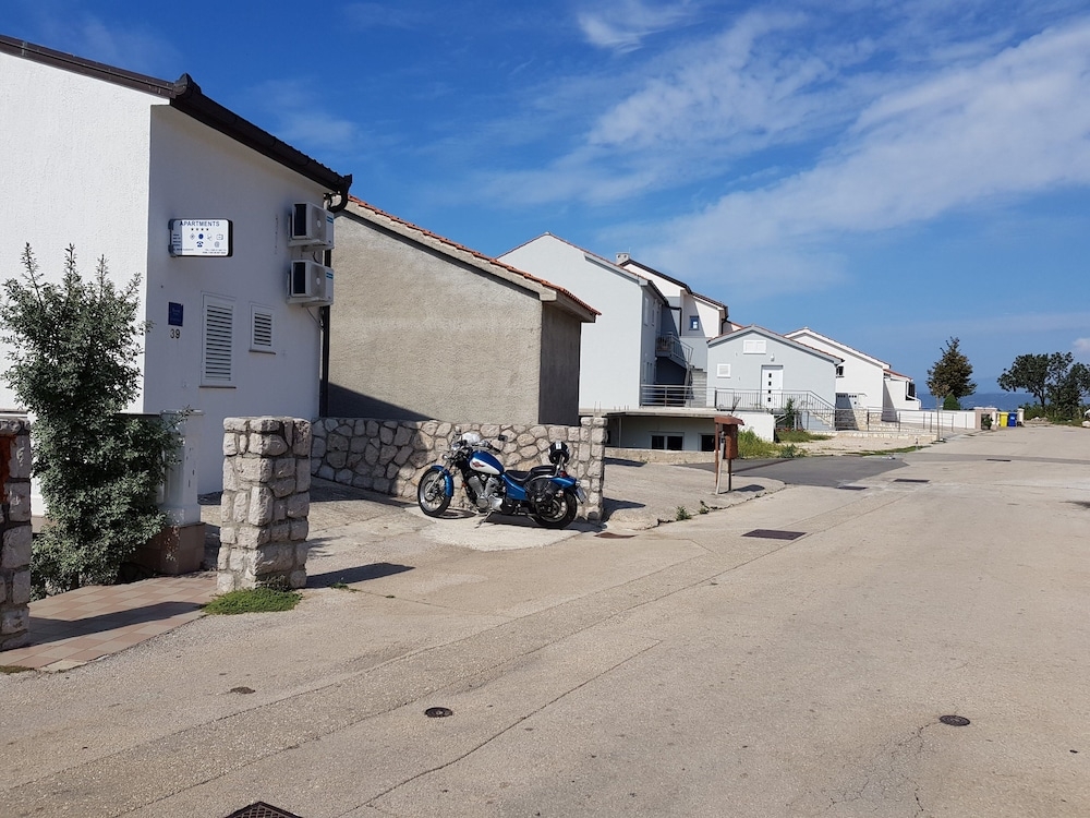 숙박 시설 입구