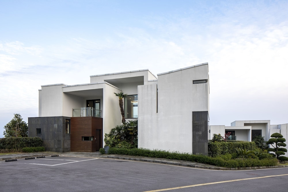 숙박 시설 정면