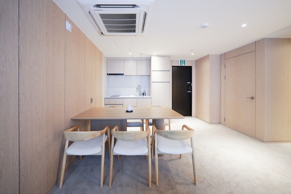 객실 내 식사 공간