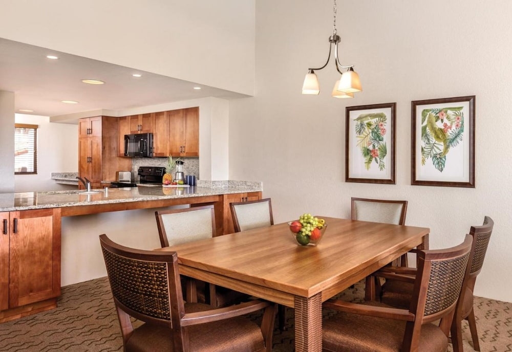 객실 내 식사 공간