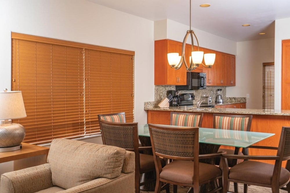 객실 내 식사 공간