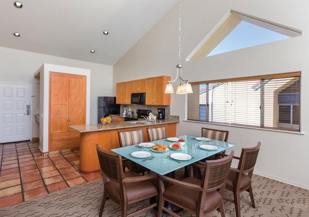 객실 내 식사 공간