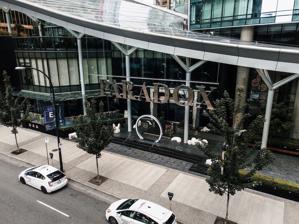 숙박 시설 입구