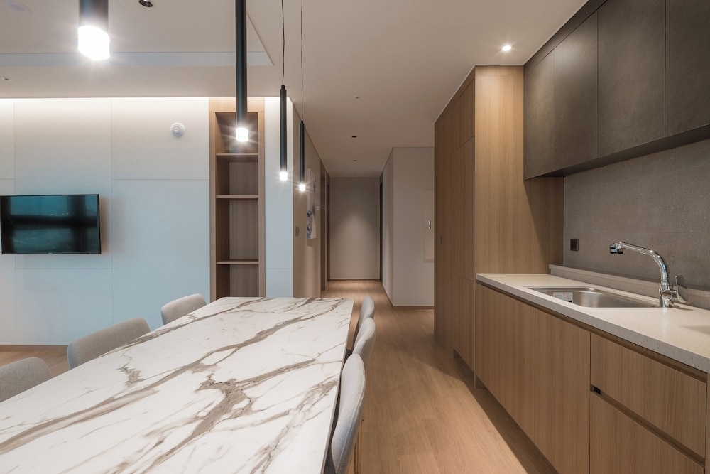 객실 내 식사 공간