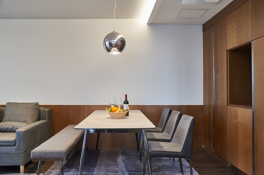 객실 내 식사 공간