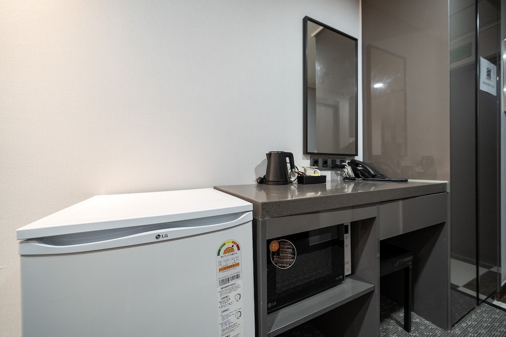 객실 내 식사 공간