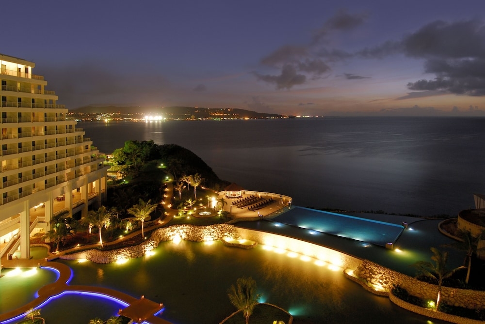 숙박 시설 정면 - 저녁/밤