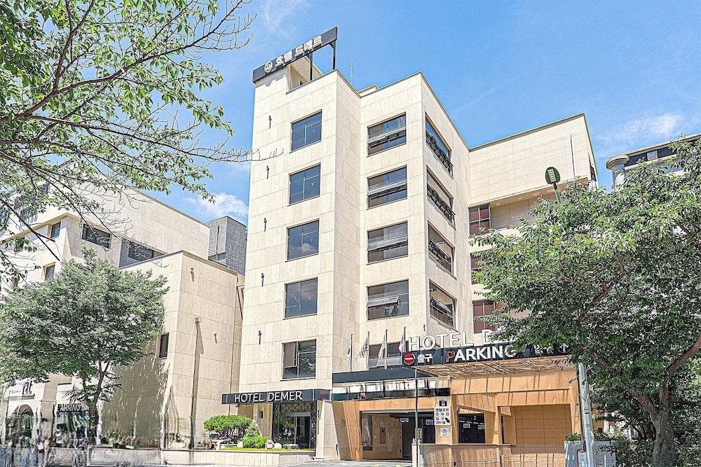 숙박 시설 정면