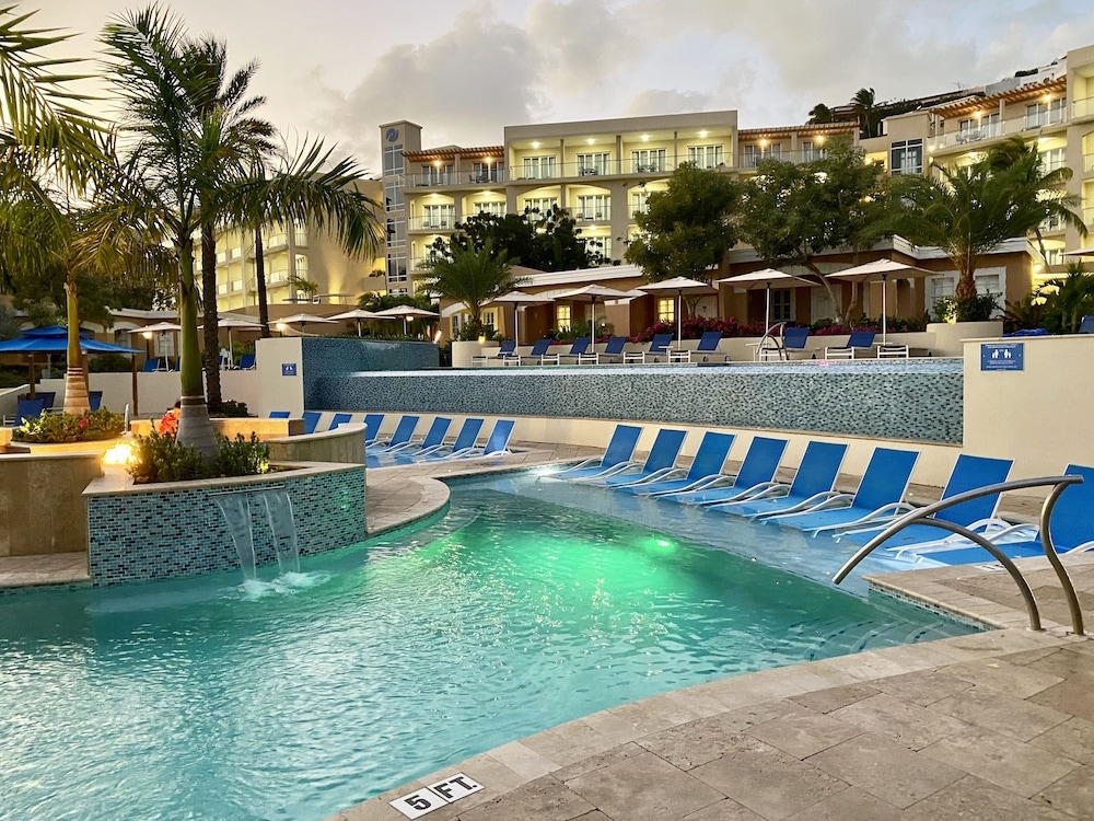 숙박 시설 정면 - 저녁/밤