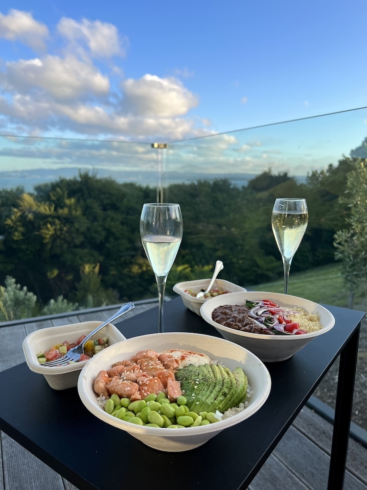 객실 내 식사 공간