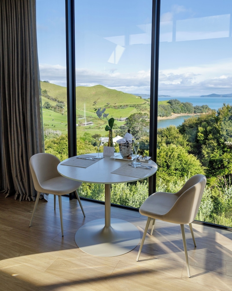 객실 내 식사 공간