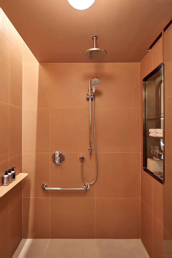 장애인 지원 욕실