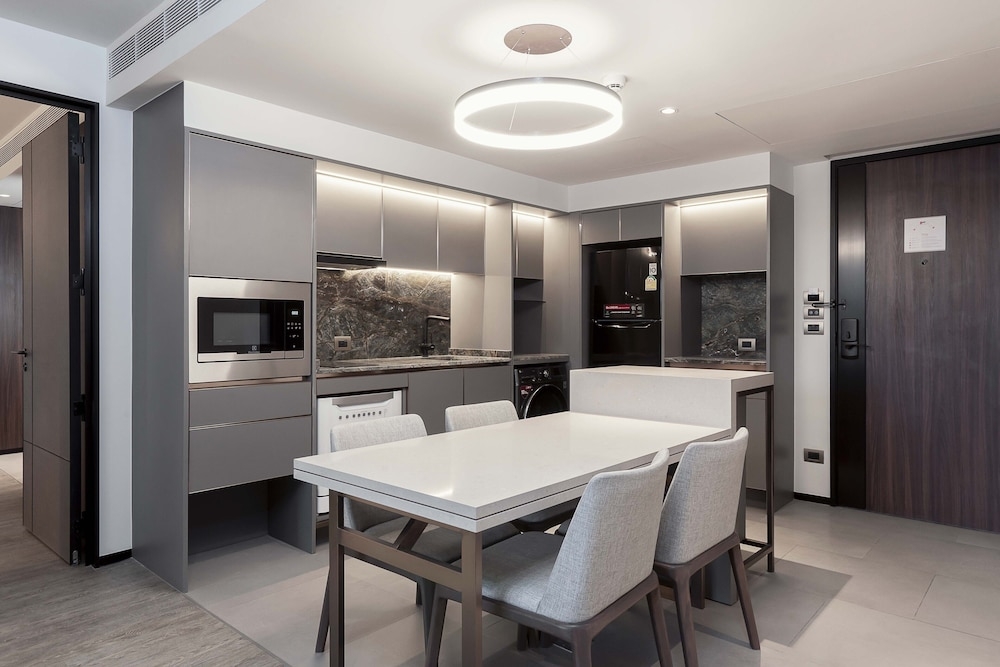 객실 내 식사 공간