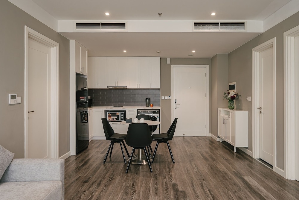 객실 내 식사 공간