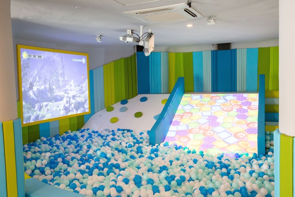 어린이 놀이 공간 - 실내