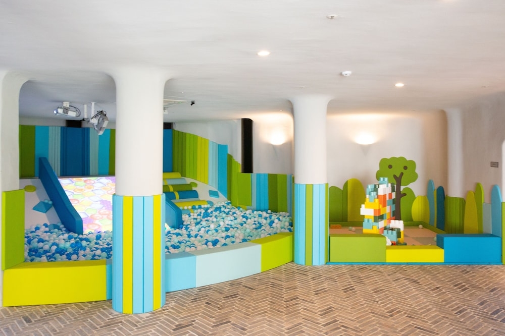 어린이 놀이 공간 - 실내