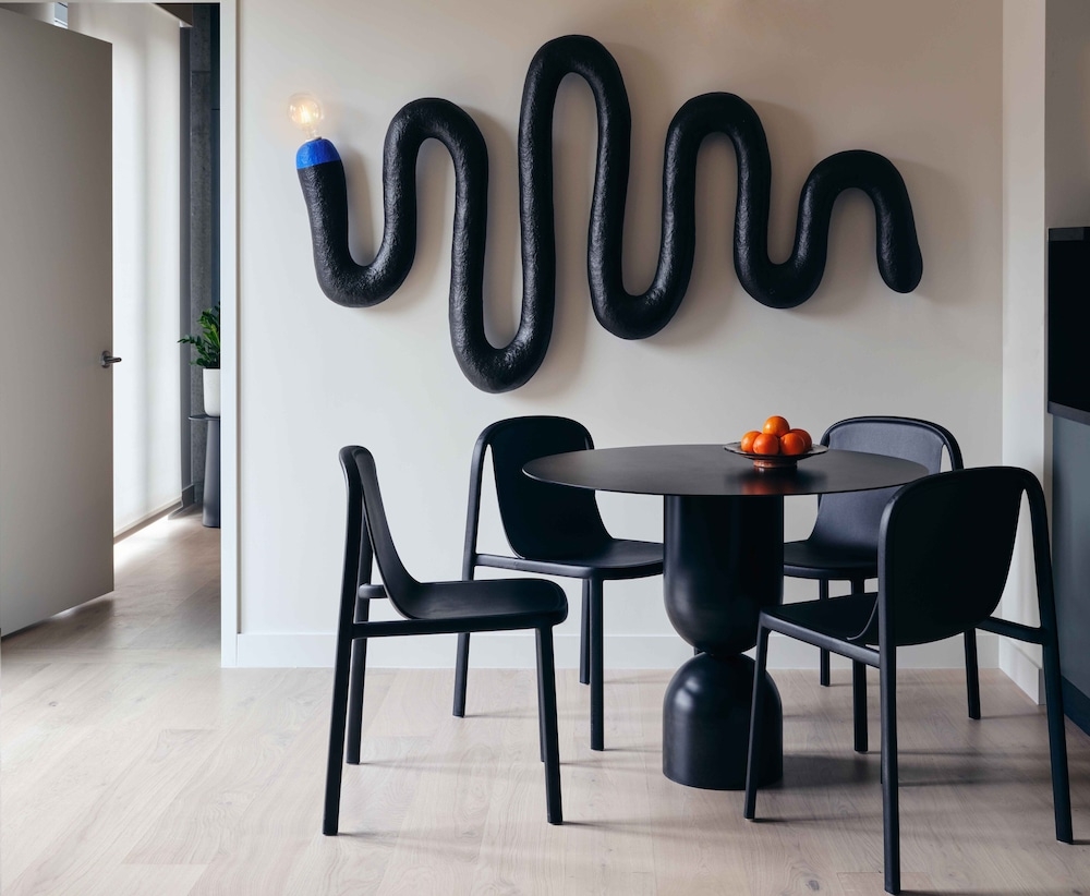 객실 내 식사 공간