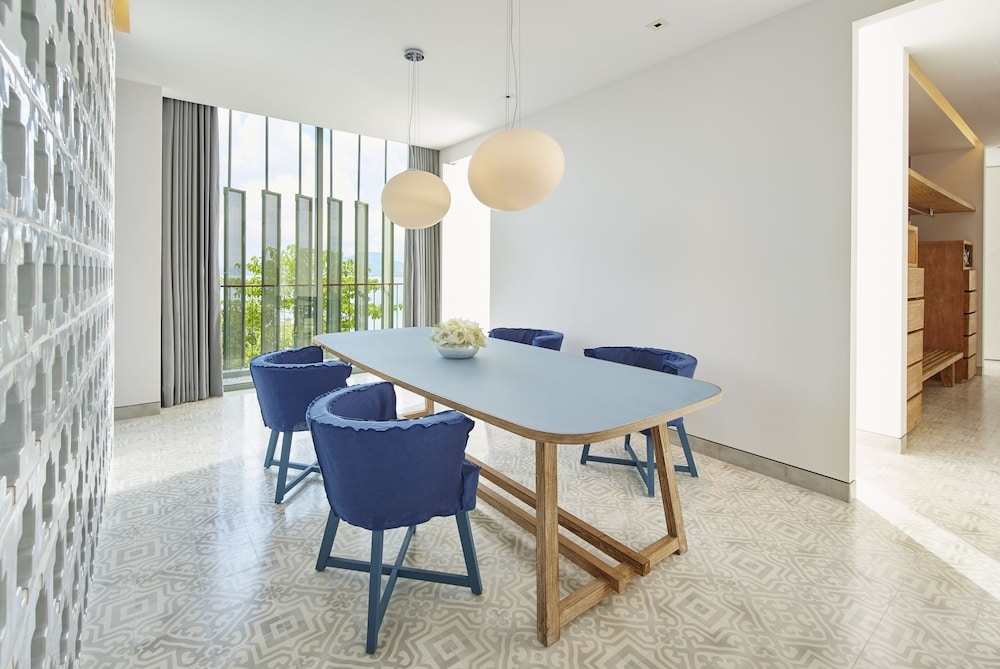 객실 내 식사 공간