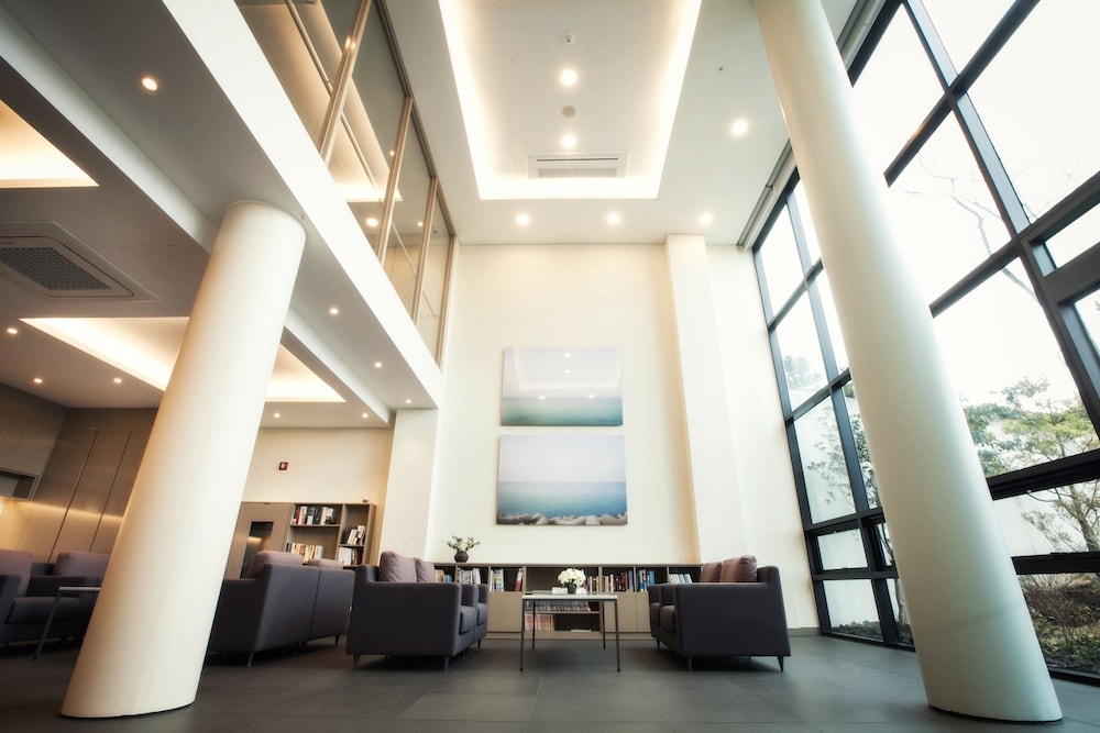 로비 좌석 공간