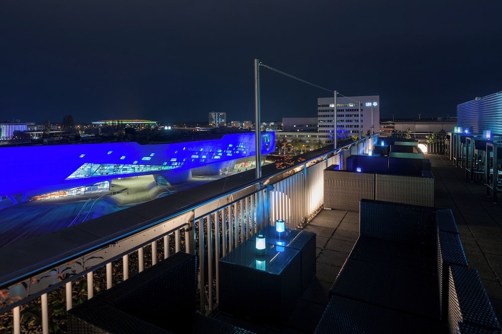 숙박 시설 정면 - 저녁/밤