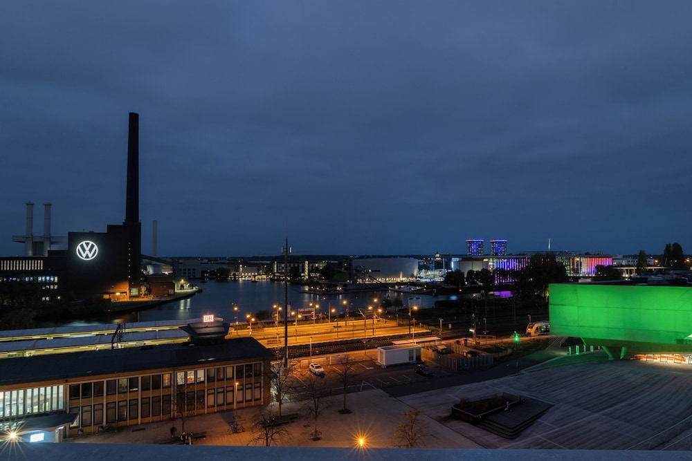 숙박 시설 정면 - 저녁/밤