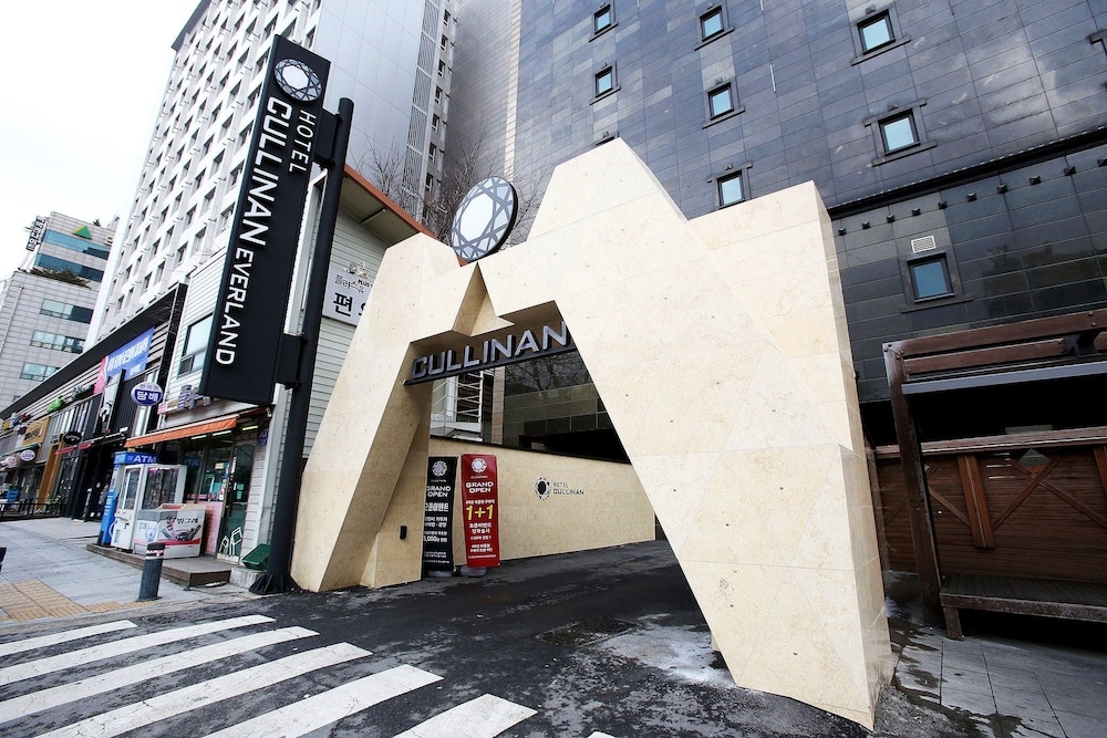 숙박 시설 입구