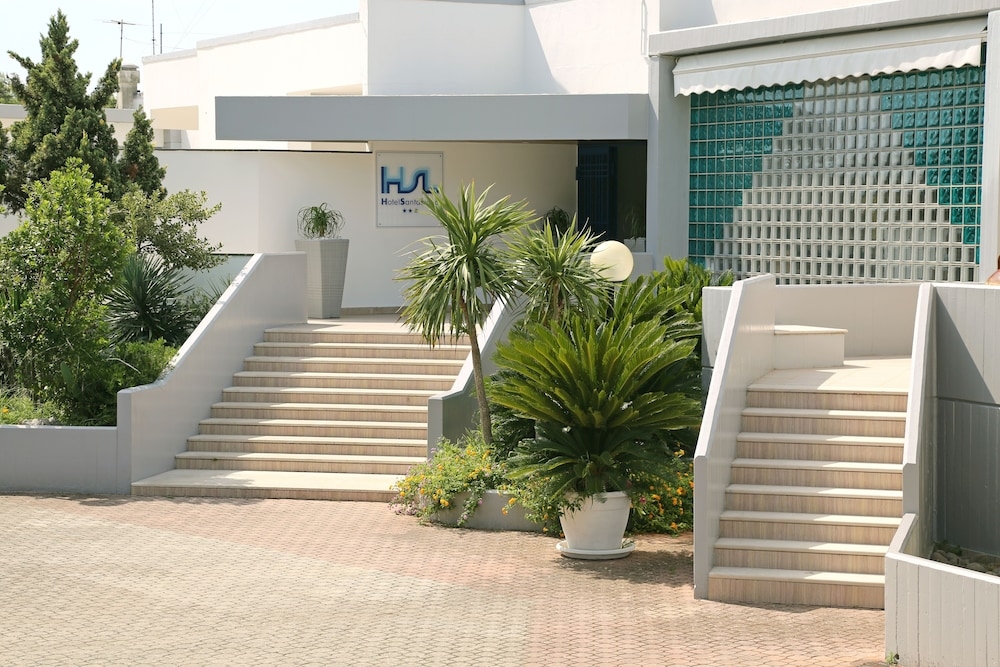 숙박 시설 입구