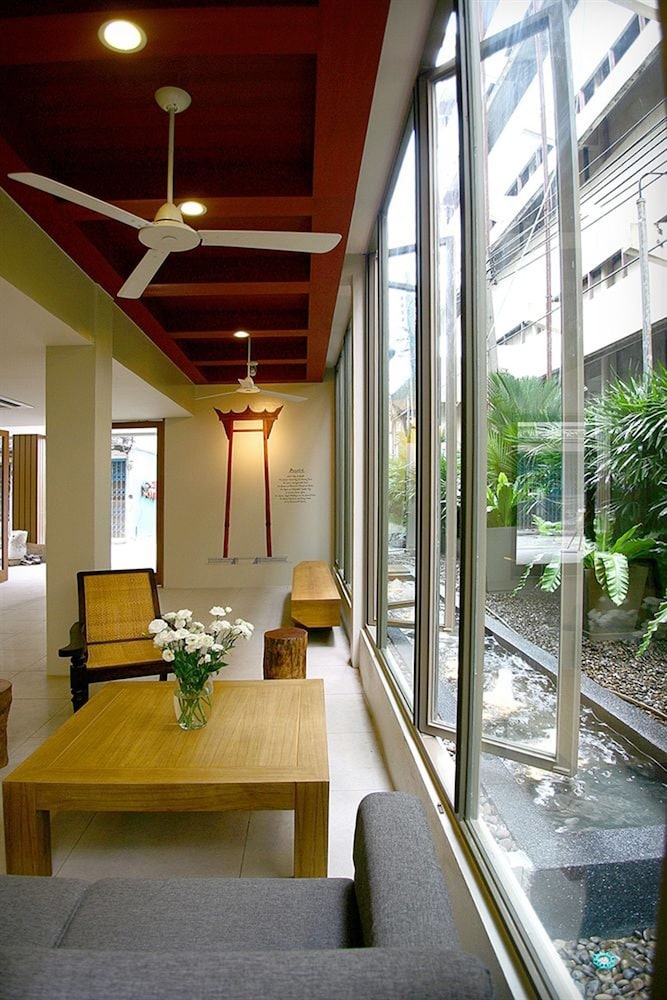 로비 좌석 공간