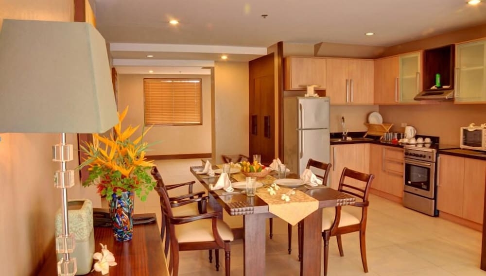 객실 내 식사 공간