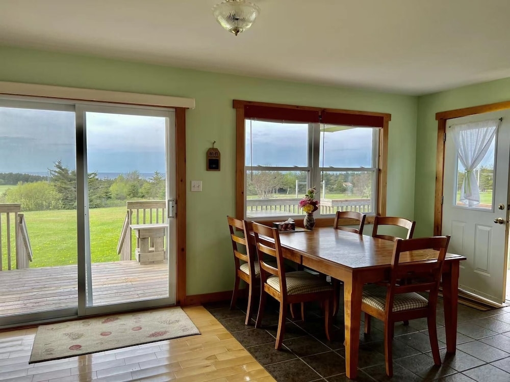 객실 내 식사 공간