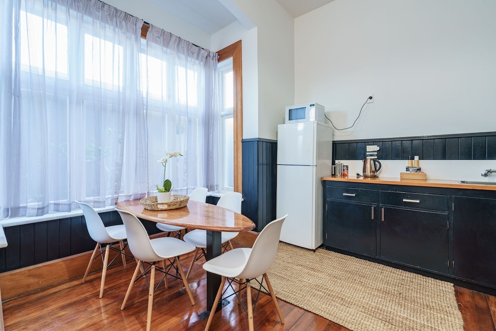 객실 내 식사 공간