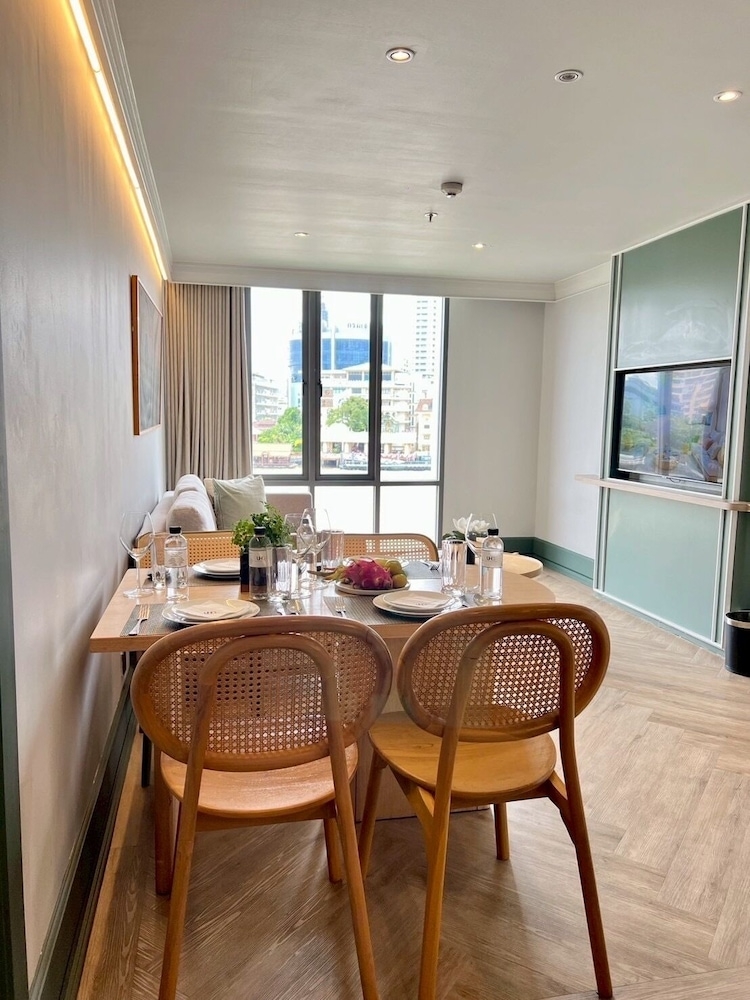 객실 내 식사 공간