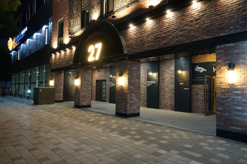 숙박 시설 정면