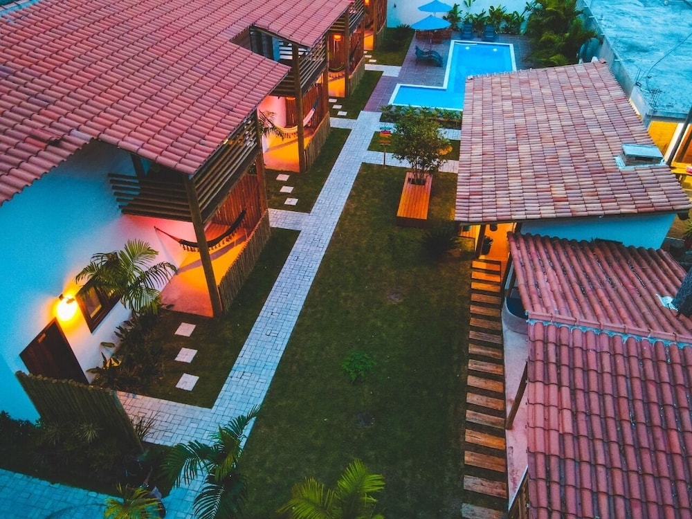 숙박 시설 정면 - 저녁/밤